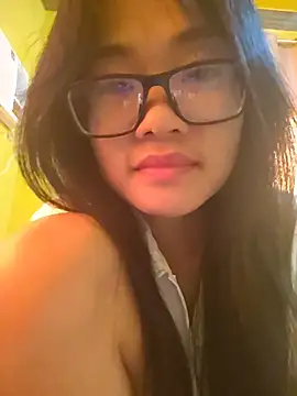 Snapshot of YayeeShow chatting on November 2025 09:31:01 AM YayeeShow online show from November 2025 09:31:01 AM