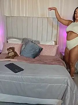 AriadnaTaylor online show from May 2026 07:34:02 PM