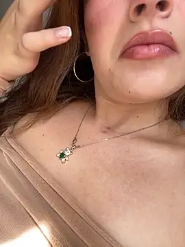 Isa Villamarin online show from September 2025 02:53:02 PM