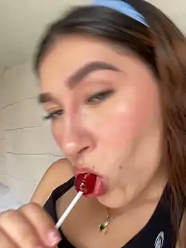 Isa Villamarin online show from September 2025 03:39:01 PM