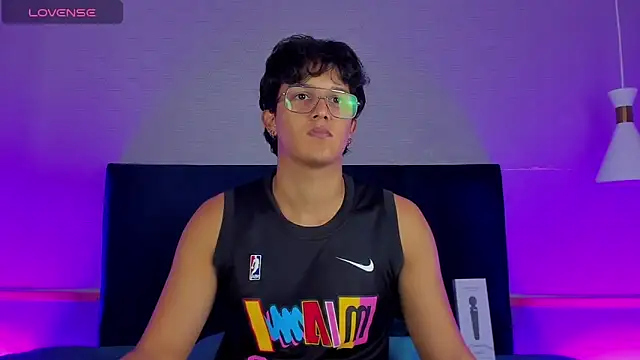 Leo Savage  online show from November 2025 03:39:02 AM