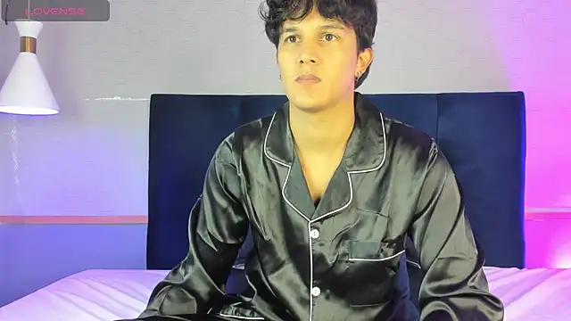 Snapshot of Leo_Savage_ chatting on November 2025 04:01:02 AM Leo Savage online show from November 2025 04:01:02 AM