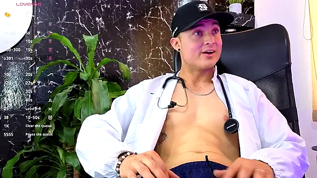 Snapshot of Alexander_ferre chatting on September 2025 02:43:01 PM Alexander ferre online show from September 2025 02:43:01 PM