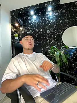 Snapshot of Alexander_ferre chatting on January 2026 01:04:02 PM Alexander ferre online show from January 2026 01:04:02 PM