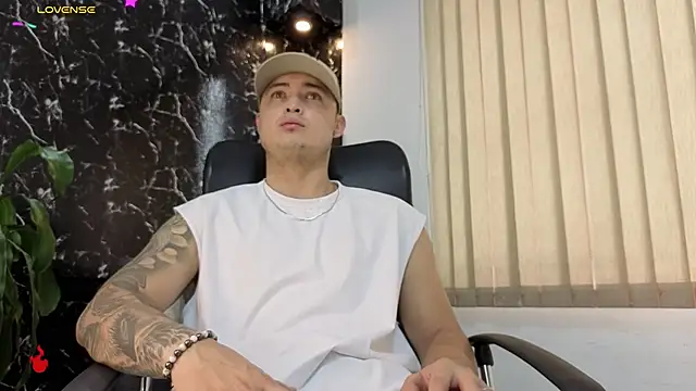 Snapshot of Alexander_ferre chatting on February 2026 01:20:02 PM Alexander ferre online show from February 2026 01:20:02 PM