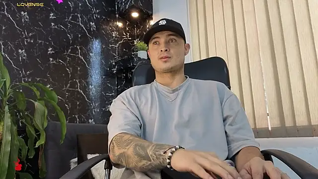 Snapshot of Alexander_ferre chatting on February 2026 01:16:02 PM Alexander ferre online show from February 2026 01:16:02 PM