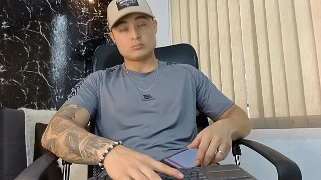 Snapshot of Alexander_ferre chatting on February 2026 01:17:01 PM Alexander ferre online show from February 2026 01:17:01 PM