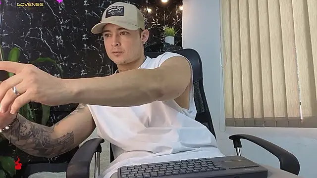 Snapshot of Alexander_ferre chatting on February 2026 01:26:02 PM Alexander ferre online show from February 2026 01:26:02 PM