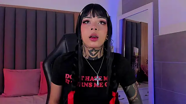 misstomie  online show from October 2025 02:50:02 PM