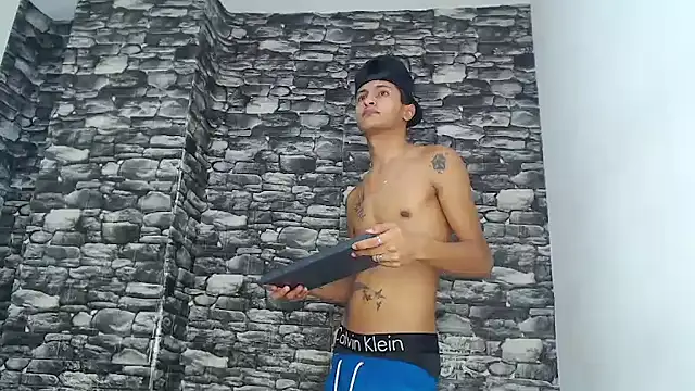 gustavo saaled19  online show from October 2025 09:50:02 PM