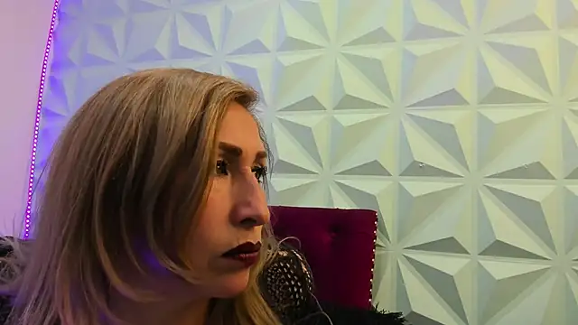 LilyQueen cg online show from September 2025 05:50:01 PM