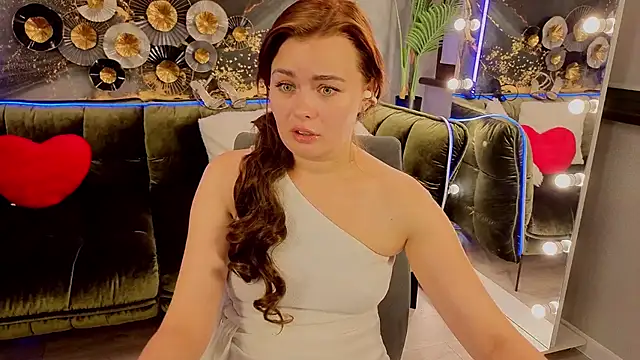 Snapshot of RedDoll_ chatting on September 2025 10:02:02 PM RedDoll online show from September 2025 10:02:02 PM