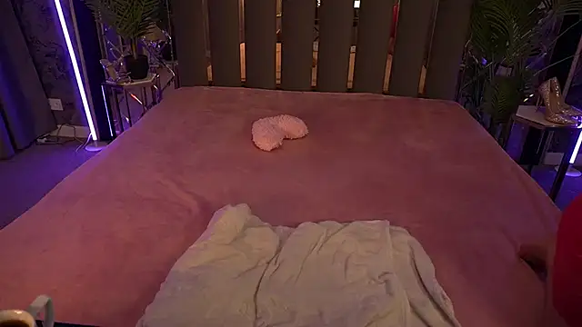 Snapshot of RedDoll_ chatting on October 2025 07:46:02 PM RedDoll online show from October 2025 07:46:02 PM