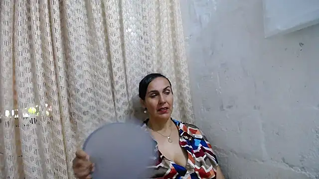 Snapshot of gabbyparker_ chatting on October 2025 10:32:02 PM gabbyparker online show from October 2025 10:32:02 PM