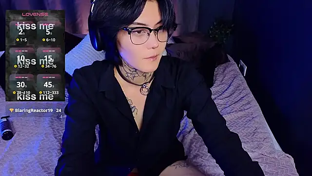 GothXRaven online show from October 2025 04:04:02 PM