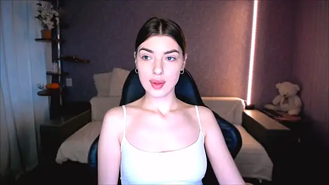 Snapshot of Dianaa_Lee0 chatting on June 2026 01:13:01 PM Dianaa Lee0 online show from June 2026 01:13:01 PM