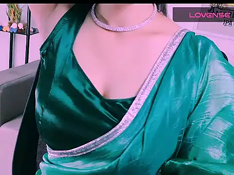 Snapshot of My_Rose chatting on September 2025 01:45:01 PM My Rose online show from September 2025 01:45:01 PM