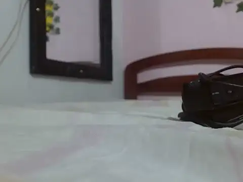 Paola 2105 online show from September 2025 05:45:01 PM