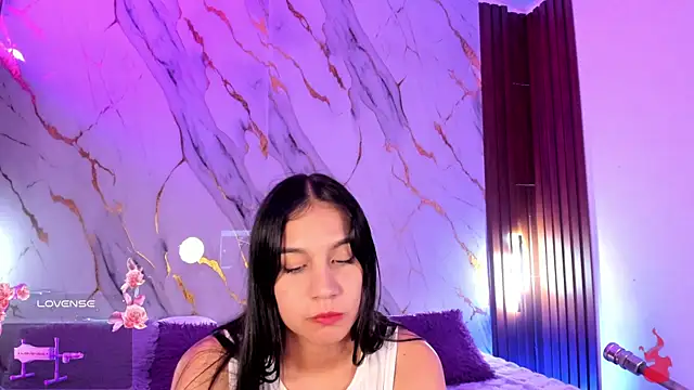Snapshot of Emmiicute chatting on April 2026 01:42:02 AM Emmiicute online show from April 2026 01:42:02 AM