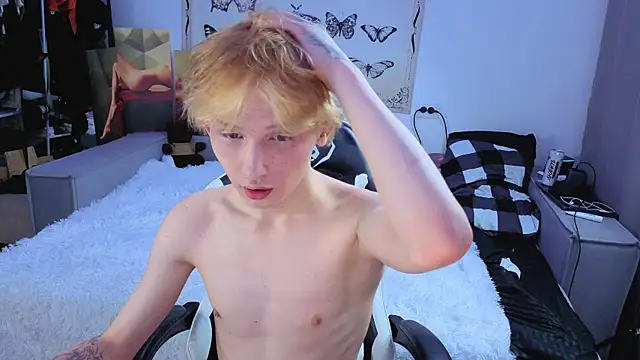 Snapshot of Your_avatar chatting on November 2025 07:58:01 PM Your avatar online show from November 2025 07:58:01 PM