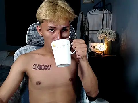 Snapshot of naughtyboyloy_0 chatting on December 2025 06:24:02 PM naughtyboyloy 0 online show from December 2025 06:24:02 PM