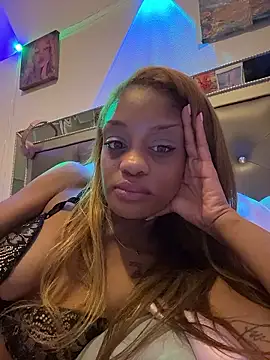 Snapshot of Angelbunnyy chatting on January 2026 07:10:02 AM Angelbunnyy online show from January 2026 07:10:02 AM