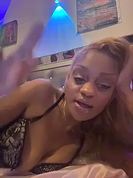 Snapshot of Angelbunnyy chatting on February 2026 04:33:01 AM Angelbunnyy online show from February 2026 04:33:01 AM