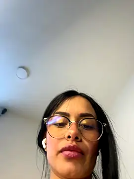 Melissa coch online show from November 2025 07:01:02 PM