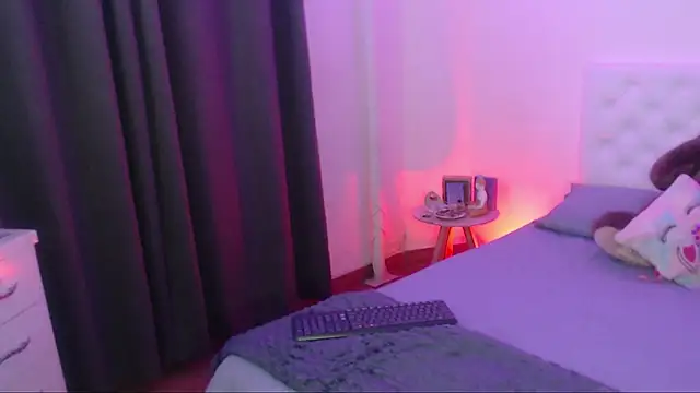 Snapshot of kylie444_ chatting on November 2025 11:37:01 PM kylie444 online show from November 2025 11:37:01 PM