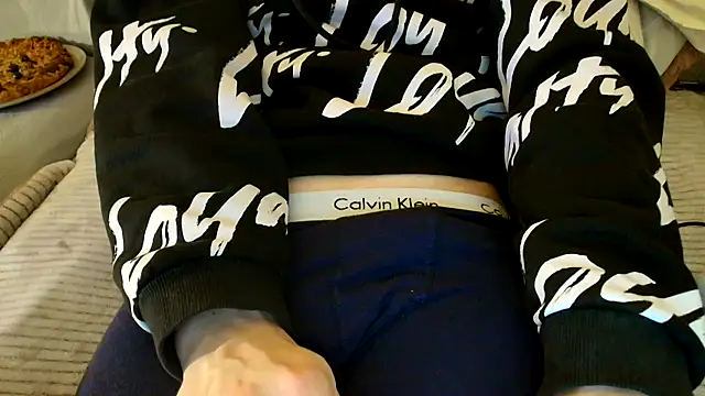 Breezydicksn online show from December 2025 10:04:02 PM