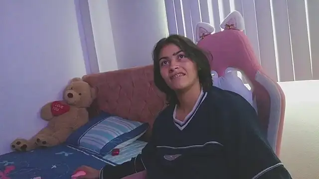 Crystal Star  online show from November 2025 01:23:02 PM