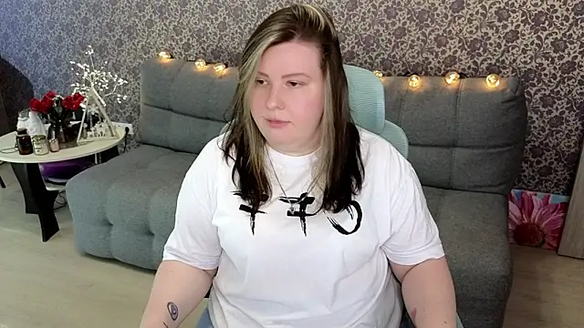 Snapshot of Lillit__ chatting on September 2025 08:45:01 PM Lillit online show from September 2025 08:45:01 PM