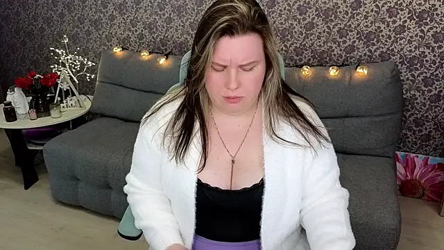 Snapshot of Lillit__ chatting on September 2025 08:36:01 PM Lillit online show from September 2025 08:36:01 PM