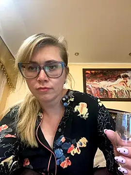 Crystal00Girl online show from September 2025 08:32:02 PM