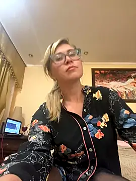 Crystal00Girl online show from September 2025 08:35:01 PM