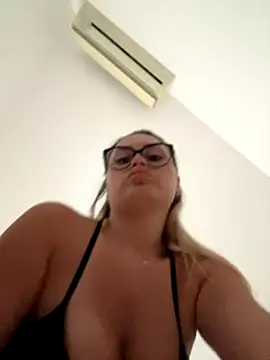 KayaAzur online show from October 2025 06:44:01 AM