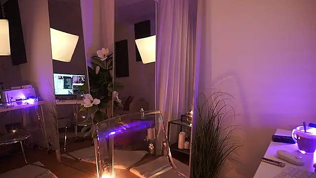 jeniffer foxx online show from September 2025 04:45:02 AM