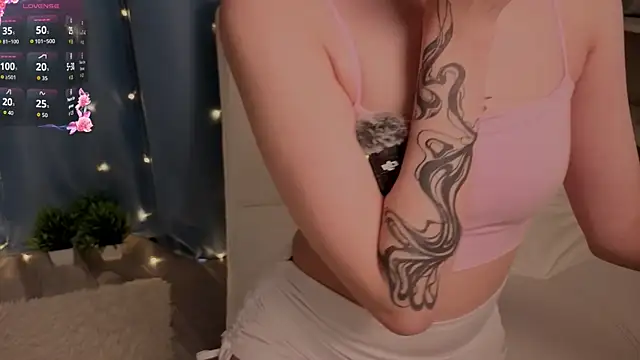 Snapshot of Winaria chatting on October 2025 04:20:02 AM Winaria online show from October 2025 04:20:02 AM