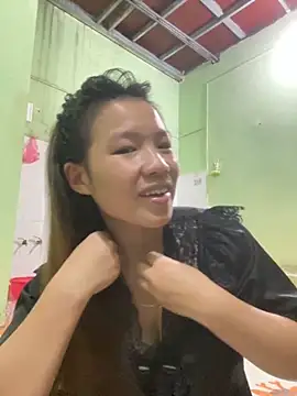 Snapshot of QueenLink chatting on October 2025 04:29:02 PM QueenLink online show from October 2025 04:29:02 PM