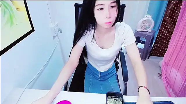 Snapshot of Brosnahan chatting on September 2025 12:27:02 AM Brosnahan online show from September 2025 12:27:02 AM