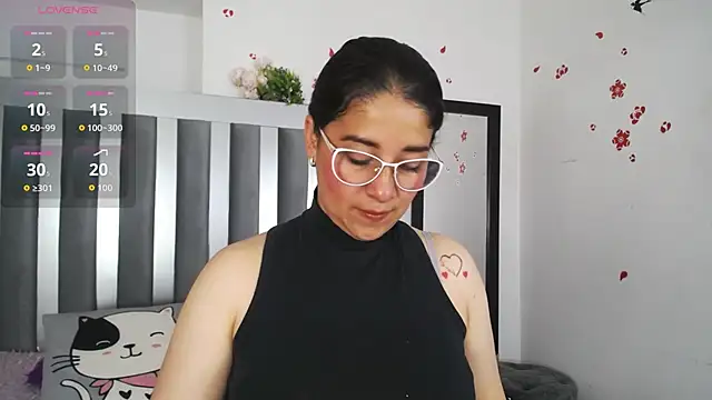 Snapshot of Alana_steel_1 chatting on October 2025 12:06:02 PM Alana steel 1 online show from October 2025 12:06:02 PM