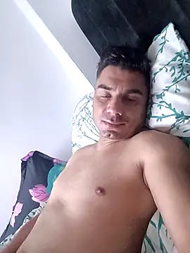 Snapshot of Ffeenniizz chatting on April 2026 02:45:02 AM Ffeenniizz online show from April 2026 02:45:02 AM