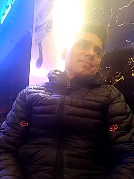 Snapshot of Ffeenniizz chatting on April 2026 07:03:02 AM Ffeenniizz online show from April 2026 07:03:02 AM