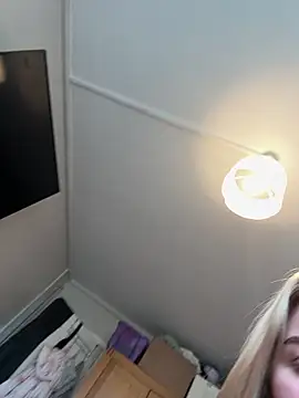 Layla 20  online show from November 2025 02:08:01 PM