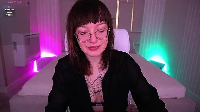 Snapshot of Pixie_Peachh chatting on November 2025 07:28:01 AM Pixie Peachh online show from November 2025 07:28:01 AM