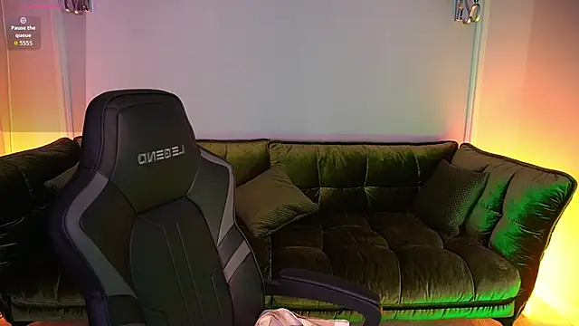 Snapshot of Pixie_Peachh chatting on November 2025 07:49:01 AM Pixie Peachh online show from November 2025 07:49:01 AM