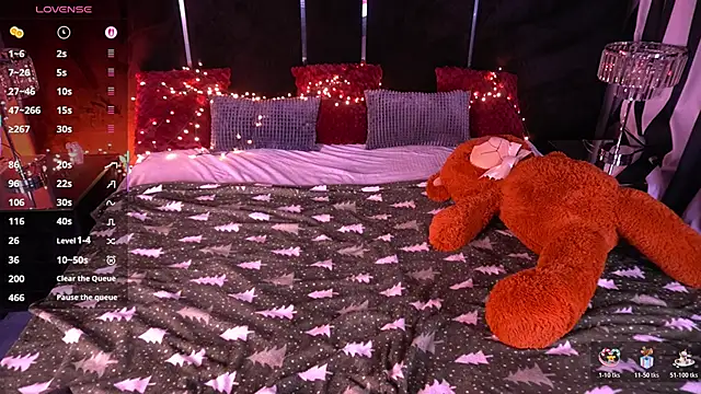 Snapshot of Pixie_Peachh chatting on February 2026 10:02:02 PM Pixie Peachh online show from February 2026 10:02:02 PM