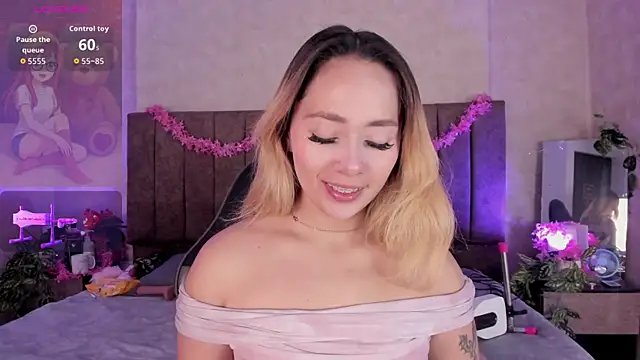 LanaMills  online show from May 2026 02:40:01 AM