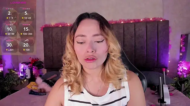 Snapshot of LanaMills_ chatting on May 2026 04:54:01 AM LanaMills online show from May 2026 04:54:01 AM