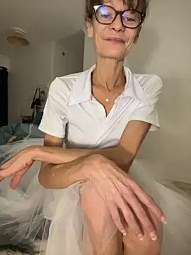 Chris06d22xh online show from October 2025 05:43:02 PM